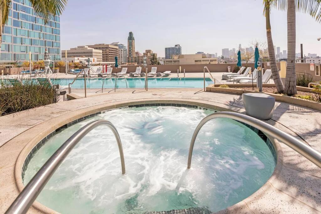 Lovely Upscale High Rise Private Parking & Pool Διαμέρισμα Λος Άντζελες Εξωτερικό φωτογραφία