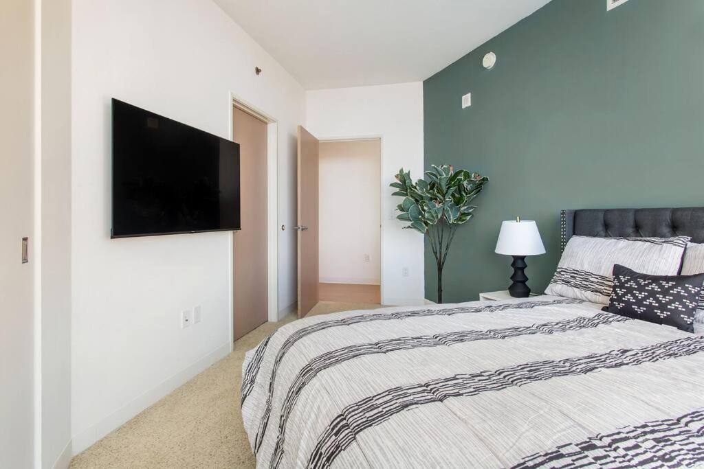 Lovely Upscale High Rise Private Parking & Pool Διαμέρισμα Λος Άντζελες Εξωτερικό φωτογραφία