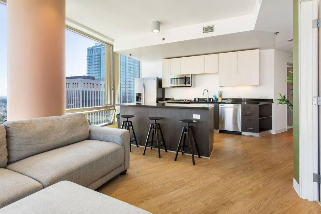 Lovely Upscale High Rise Private Parking & Pool Διαμέρισμα Λος Άντζελες Εξωτερικό φωτογραφία